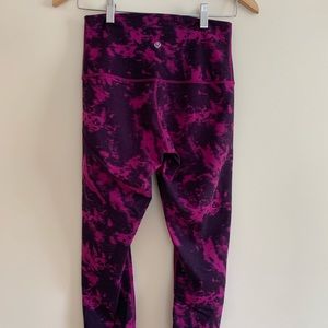TYE DYE LULULEMON CROPPED LEGGINGS